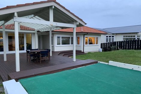 Photo of property in 14 Seaview Avenue, Northcote, Auckland, 0627