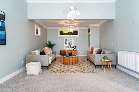 Photo of property in 50 Garden Road, Northland, Wellington, 6012