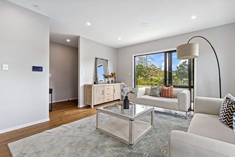 Photo of property in 11 Mcindoe Road, Kumeu, 0810