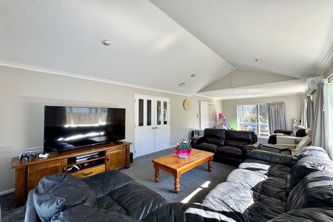 Photo of property in 12 Mellefont Close, East Tamaki Heights, Auckland, 2016