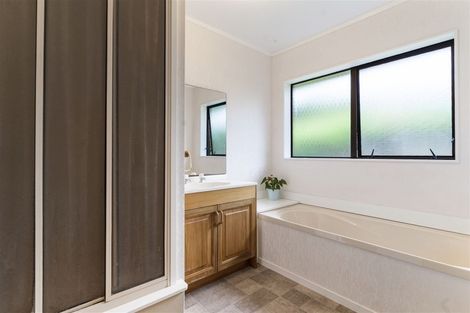 Photo of property in 2/146 Whitford Road, Somerville, Auckland, 2014