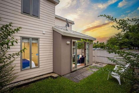 Photo of property in 37 Verdale Circle, Glen Eden, Auckland, 0602