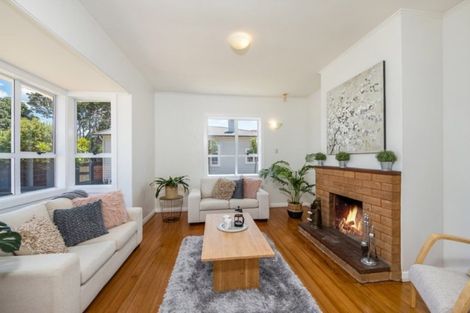 Photo of property in 26 Queensway, Three Kings, Auckland, 1024