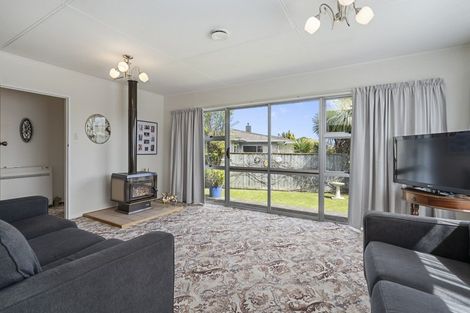 Photo of property in 14 Palliser Place, Milson, Palmerston North, 4414