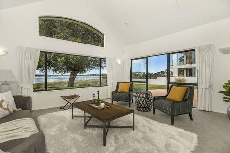 Photo of property in 82 Glenross Drive, Wattle Downs, Auckland, 2103