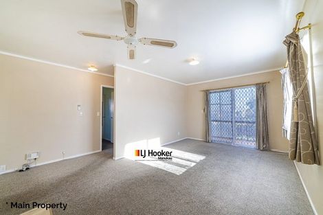 Photo of property in 18 Dungarvon Place, Clendon Park, Auckland, 2103