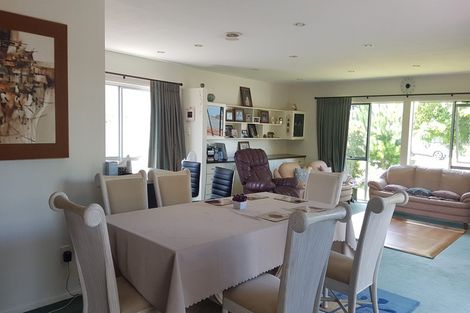Photo of property in 38 Deverell Place, Northcross, Auckland, 0632