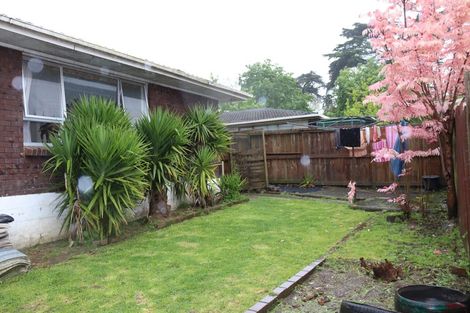 Photo of property in 2/199 Henderson Valley Road, Henderson, Auckland, 0612