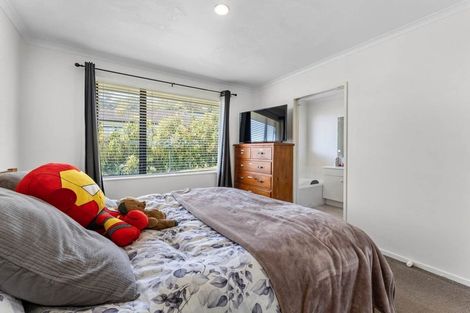 Photo of property in 32 Hewlett Road, Massey, Auckland, 0614