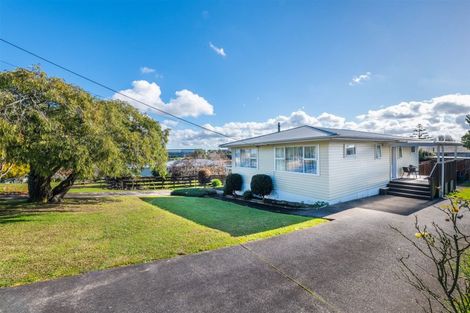 Photo of property in 74 Sylvan Crescent, Te Atatu South, Auckland, 0610