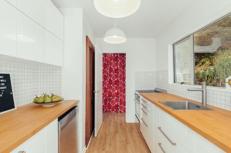 Photo of property in 16 Osmond Lane, Mount Pleasant, Christchurch, 8081