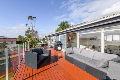 Photo of property in 118 Bleakhouse Road, Mellons Bay, Auckland, 2014