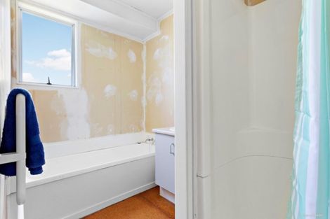 Photo of property in 24 Halloran Place, Massey, Auckland, 0614