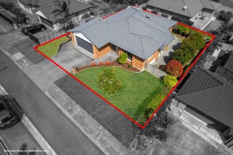 Photo of property in 5 Sunvista Avenue, Oteha, Auckland, 0632