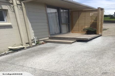 Photo of property in 2/50a Target Road, Totara Vale, Auckland, 0629