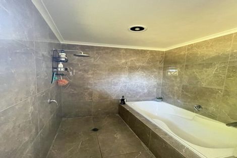 Photo of property in 998 Paerata Road, Paerata, Drury, 2676