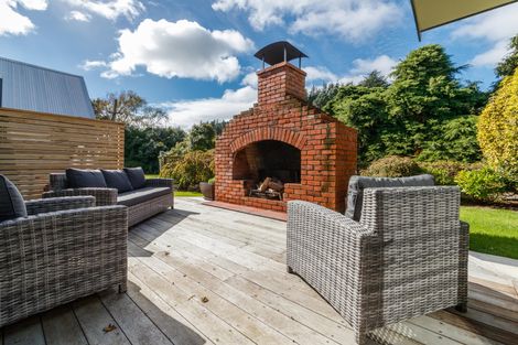 Photo of property in 649 Aokautere Drive, Aokautere, Palmerston North, 4471