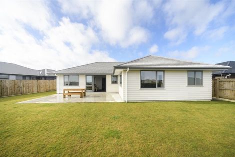 Photo of property in 24 Monaco Grove, Fitzherbert, Palmerston North, 4410