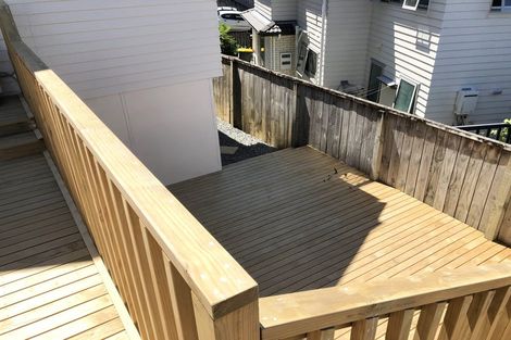 Photo of property in 30 Windy Ridge Road, Glenfield, Auckland, 0629