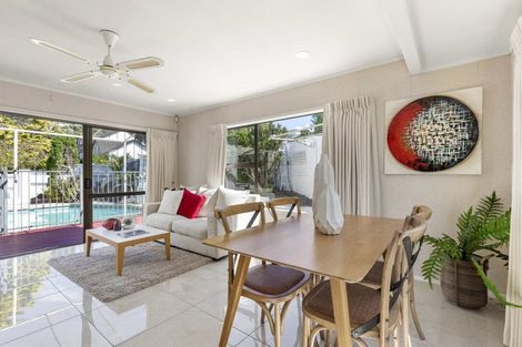 Photo of property in 203 Chelsea View Drive, Chatswood, Auckland, 0626