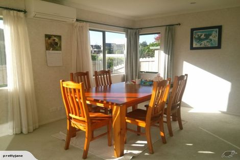 Photo of property in 1/28 Bernie Edwards Place, Botany Downs, Auckland, 2010