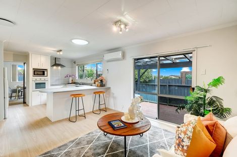 Photo of property in 24 Oakmont Place, Wattle Downs, Auckland, 2103