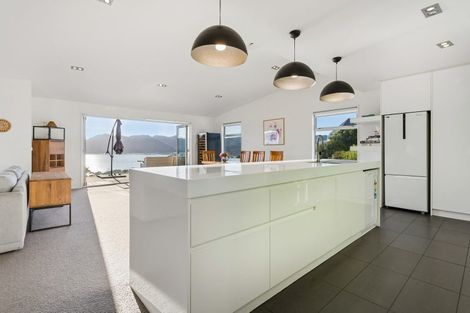 Photo of property in 10 Euan Sarginson Place, Diamond Harbour, Lyttelton, 8971