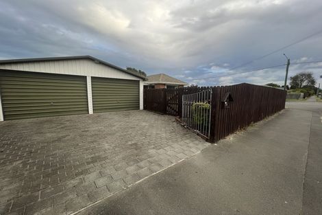 Photo of property in 32 Avonhead Road, Avonhead, Christchurch, 8042