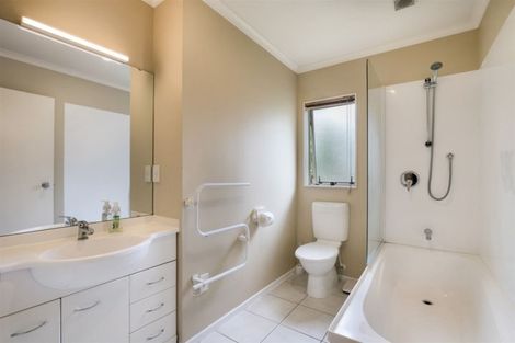 Photo of property in 114 Riverton Drive, Randwick Park, Auckland, 2105