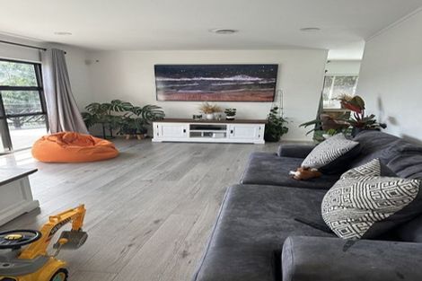 Photo of property in 27a Downing Street, Glenfield, Auckland, 0629