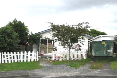 Photo of property in 14 Mirovale Place, Totara Vale, Auckland, 0629