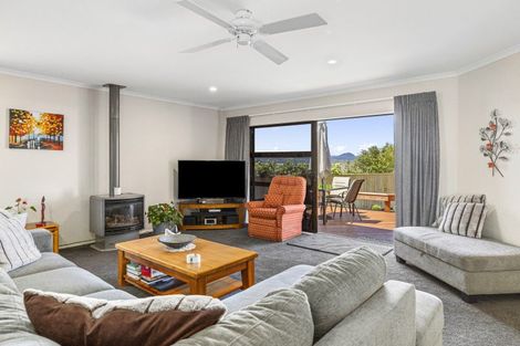 Photo of property in 25 Kinder Street, Acacia Bay, Taupo, 3330