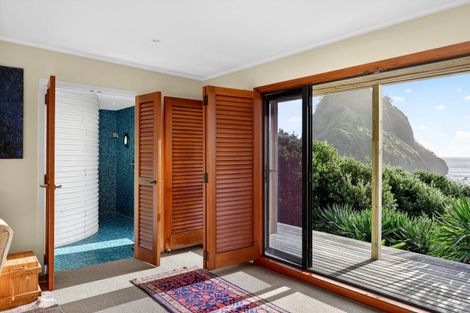 Photo of property in 24 Garden Road, Piha, 0772