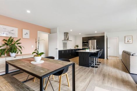 Photo of property in 11 Sauterne Road, Kumeu, 0810