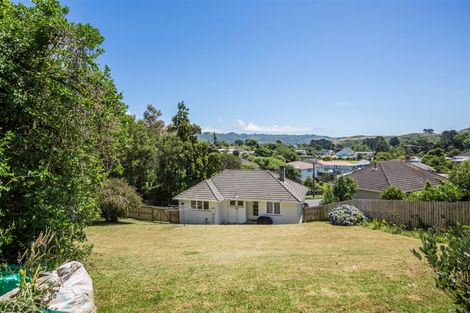Photo of property in 9 Berkshire Grove, Cannons Creek, Porirua, 5024