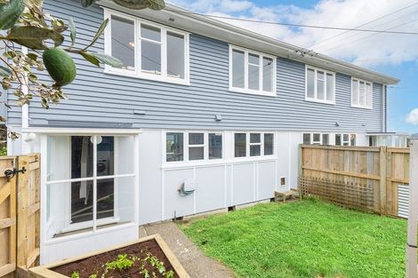 Photo of property in 76-78 Sievers Grove, Cannons Creek, Porirua, 5024