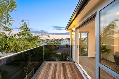 Photo of property in 27 Westerley Place, Long Bay, Auckland, 0630