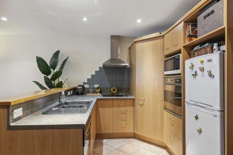 Photo of property in 4f/5 Kent Terrace, Mount Victoria, Wellington, 6011