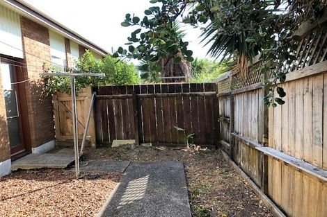 Photo of property in 2/5 Tobruk Crescent, Milford, Auckland, 0620