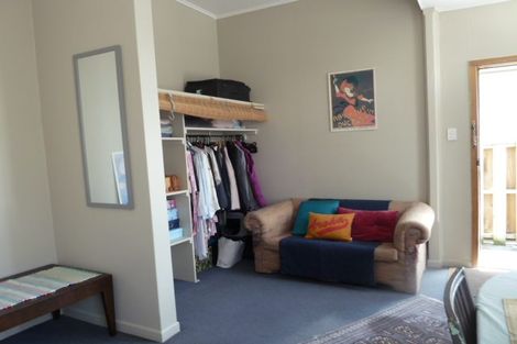 Photo of property in 10 Levy Street, Mount Victoria, Wellington, 6011