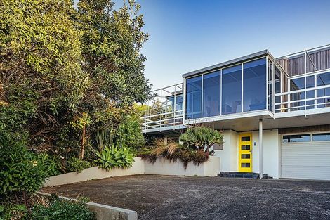 Photo of property in 28 Chelverton Terrace, Red Beach, 0932