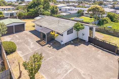 Photo of property in 33 Tongariro Street, Castlecliff, Whanganui, 4501