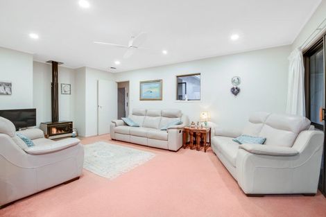 Photo of property in 5 Edgewater Grove, Orewa, 0931