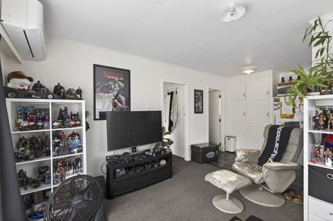 Photo of property in 8 Simons Street, Moturoa, New Plymouth, 4310