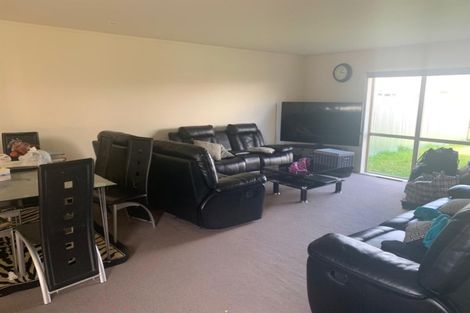 Photo of property in 3 Gina Avenue, Ranui, Auckland, 0612