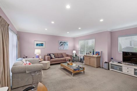 Photo of property in 32 Cherub Place, West Harbour, Auckland, 0618