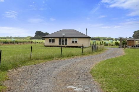 Photo of property in 94 Mirikau Road, Warea, New Plymouth, 4381