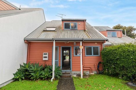 Photo of property in 2 Blumhardt Place, Avondale, Auckland, 1026