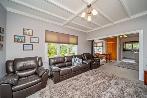 Photo of property in 183 Tasman Street, Opunake, 4616