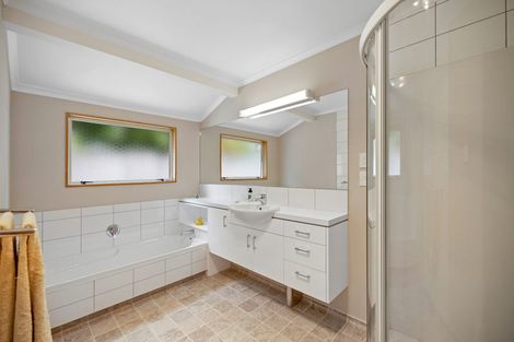 Photo of property in 3c Larsen Place, Merrilands, New Plymouth, 4312